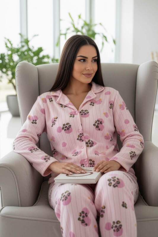 Pati Desenli Önden Düğmeli Peluş Polar Pijama Takımı - Pijamaevi (1)