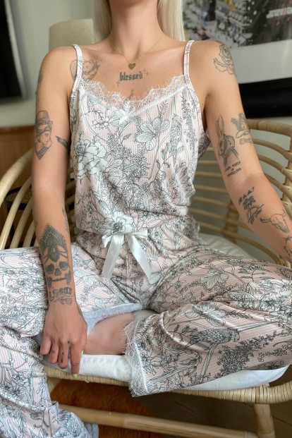 Pembe Çiçek Dantelli İp Askılı Örme Kadın Pijama Takımı - 3