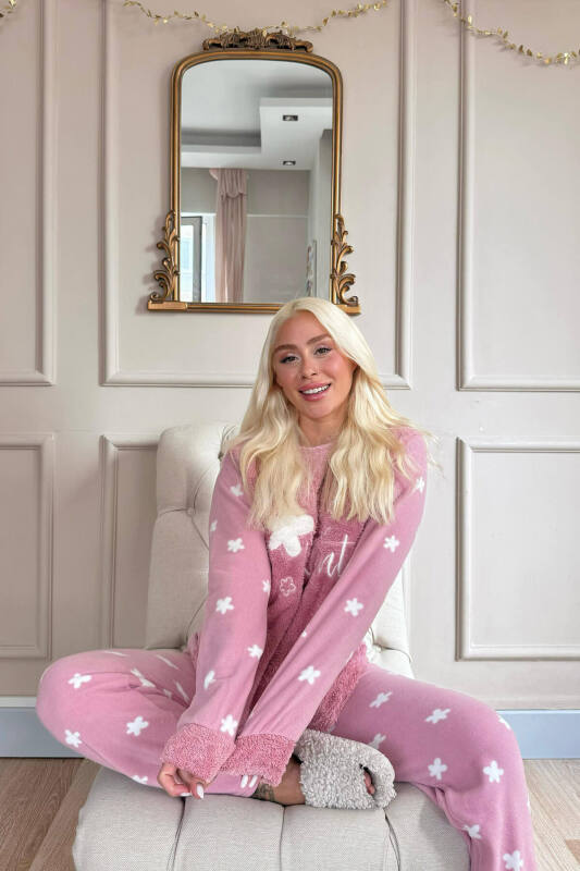 Pembe Hello Winter Desenli Kadın Peluş Pijama Takımı - Pijamaevi (3)