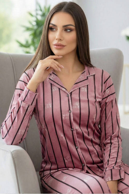 Pembe Lineo Desenli Exclusive Önden Düğmeli Kadife Kadın Pijama Takımı - Pijamaevi