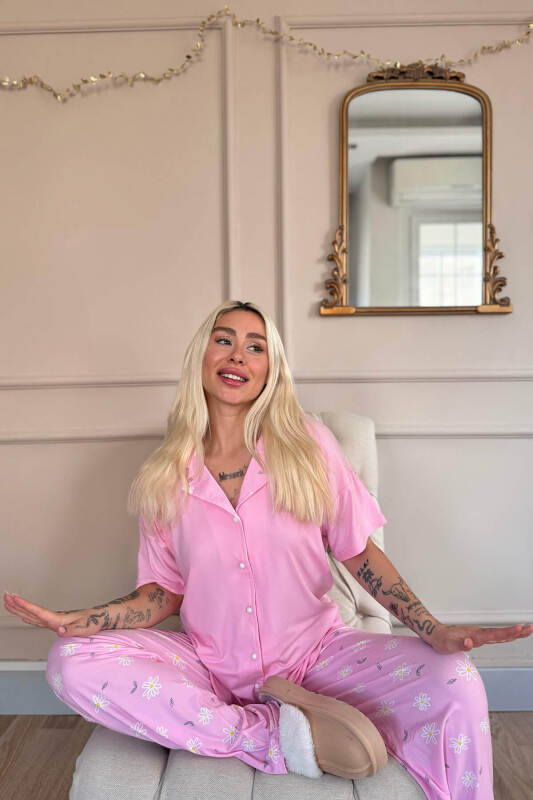 Pembe Soft Daisy Desenli Bambu Önden Düğmeli Kısa Kol Pijama Takımı - Pijamaevi (3)