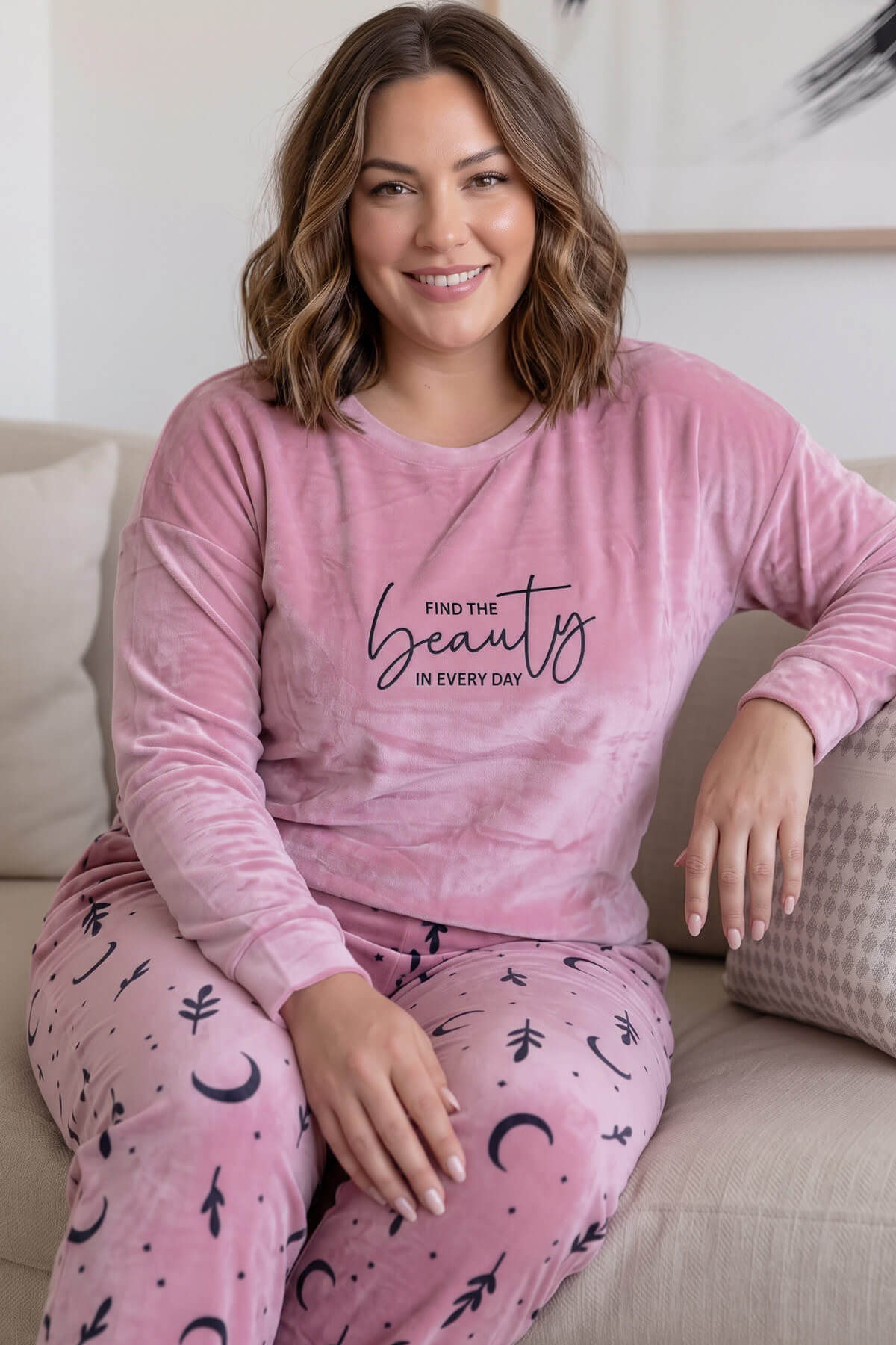 Pudra Beauty Desenli Exclusive Battal Büyük Beden Kadife Kadın Pijama Takımı  - Pijamaevi