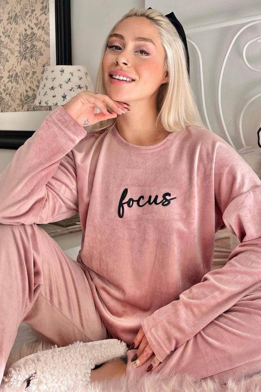 Pudra Focus Desenli Exclusive Kadife Kadın Pijama Takımı  - Pijamaevi