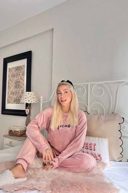 Pudra Focus Desenli Exclusive Kadife Kadın Pijama Takımı  - Pijamaevi (2)