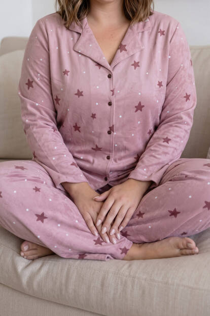 Pudra Stella Önden Düğmeli Battal Büyük Beden Süet Kadın Pijama Takımı  - 4