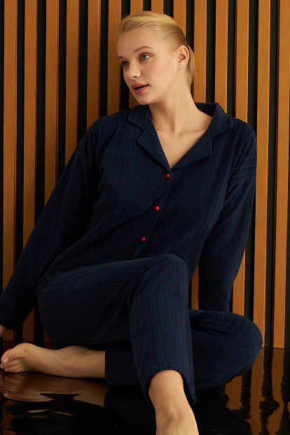 Red Dotted Desenli Önden Düğmeli Peluş Polar Pijama Takımı - 1
