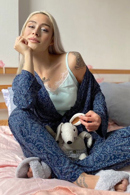 Şal Baskılı Sabahlıklı Pijama Takımı - 1