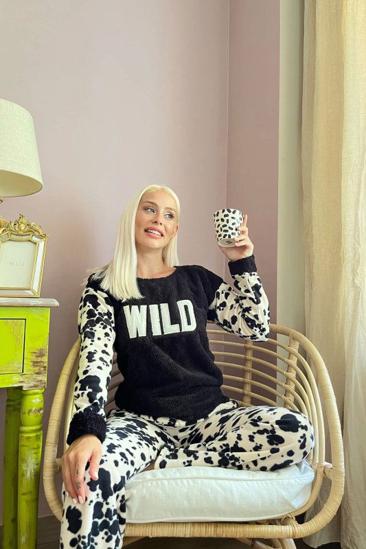 Siyah Benek Wild Desenli Kadın Peluş Pijama Takımı - Pijamaevi (1)
