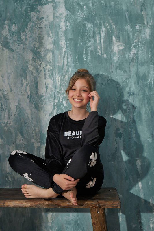 Siyah Beyaz Beauty Desenli Exclusive Kadife Kız Çocuk Pijama Takımı  - Pijamaevi (2)