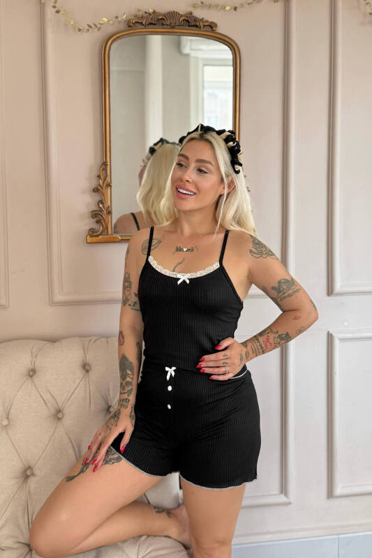 Siyah Chic Comfort Dantelli Örme Askılı Şortlu Kadın Pijama Takımı - Pijamaevi (2)