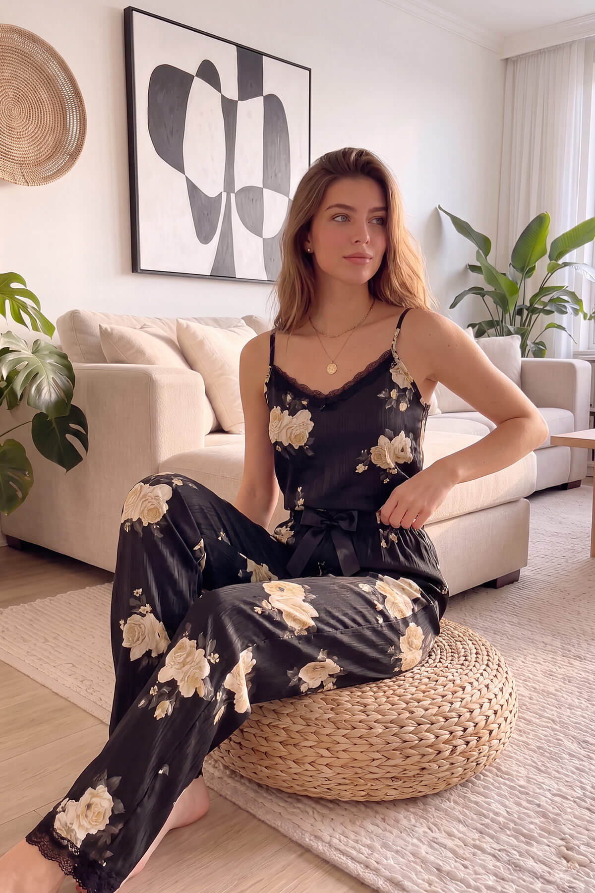 Siyah Çiçek Dantelli İp Askılı Örme Kadın Pijama Takımı - Pijamaevi (3)