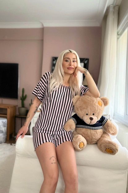 Siyah Çizgi Baskılı Şortlu Kadın Pijama Takımı - 3