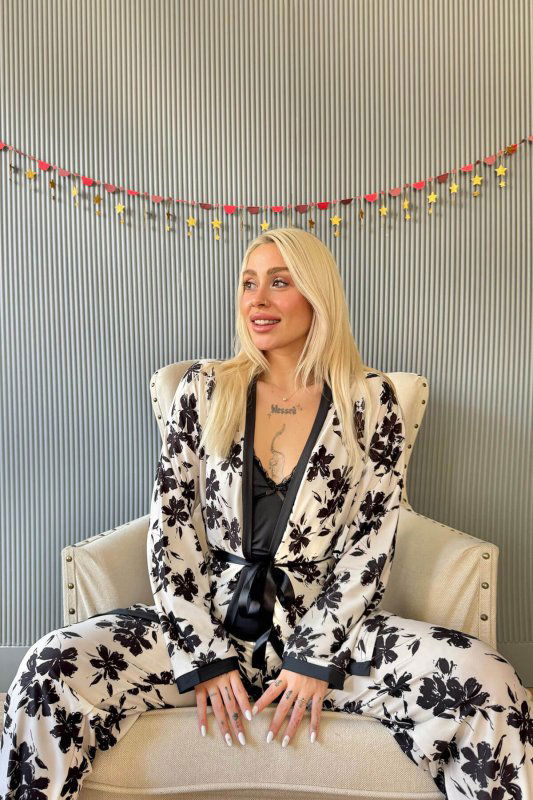 Siyah Flore Exclusive Örme Sabahlıklı Kadın Pijama Takımı - Pijamaevi (2)