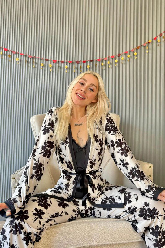 Siyah Flore Exclusive Örme Sabahlıklı Kadın Pijama Takımı - Pijamaevi (3)