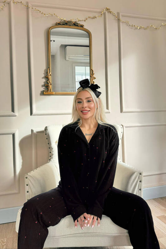 Siyah Jantung Desenli Önden Düğmeli Peluş Polar Pijama Takımı - Pijamaevi (2)