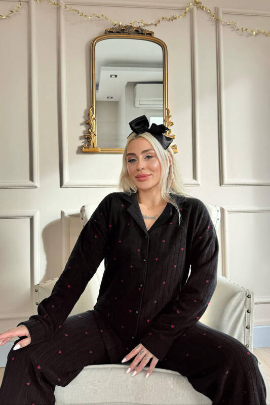 Siyah Jantung Desenli Önden Düğmeli Peluş Polar Pijama Takımı - Pijamaevi (3)