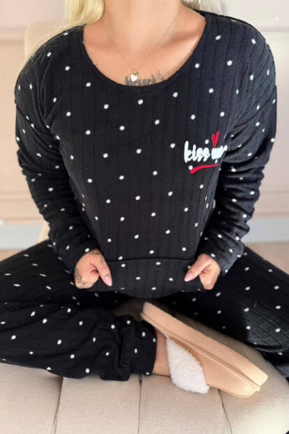 Siyah Kiss Desenli Kanguru Cepli Peluş Polar Pijama Takımı - 5