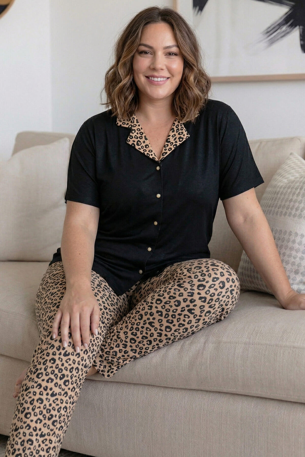 Siyah Leopar Desenli Büyük Beden Kısa Kollu Önden Düğmeli Bambu Kadın Pijama Takımı - Pijamaevi