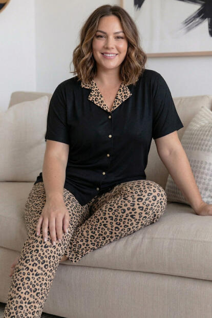 Siyah Leopar Desenli Büyük Beden Kısa Kollu Önden Düğmeli Bambu Kadın Pijama Takımı - 1