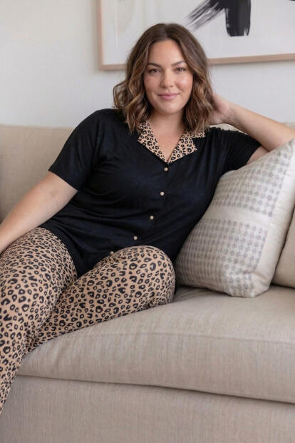 Siyah Leopar Desenli Büyük Beden Kısa Kollu Önden Düğmeli Bambu Kadın Pijama Takımı - 3