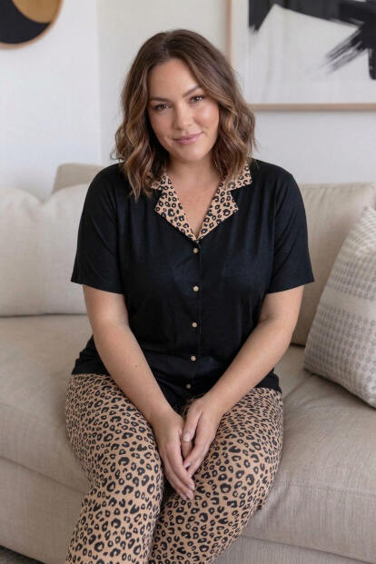 Siyah Leopar Desenli Büyük Beden Kısa Kollu Önden Düğmeli Bambu Kadın Pijama Takımı - 4