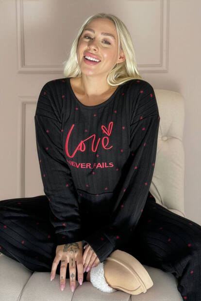 Siyah Love Desenli Kanguru Cepli Peluş Polar Pijama Takımı 