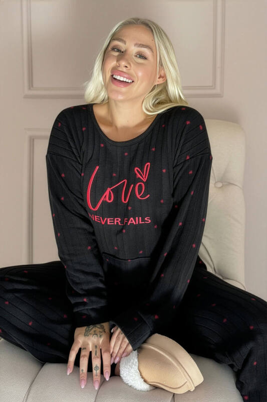Siyah Love Desenli Kanguru Cepli Peluş Polar Pijama Takımı - Pijamaevi