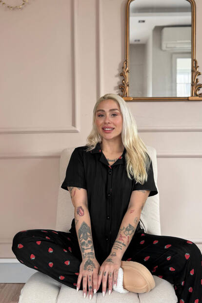 Siyah Noir Fraise Desenli Önden Düğmeli Marlenka Pijama Takımı - 3