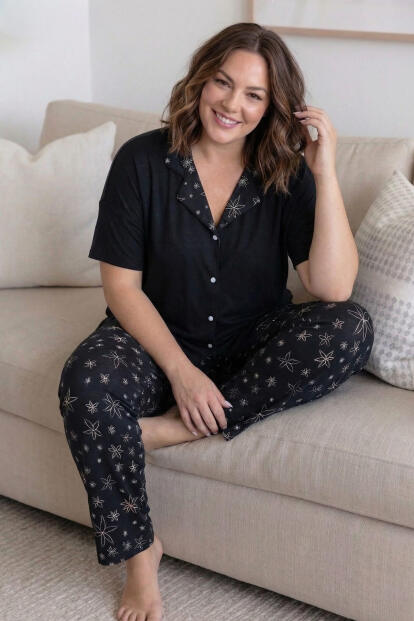 Siyah Papatya Desenli Büyük Beden Kısa Kollu Önden Düğmeli Bambu Kadın Pijama Takımı - 4