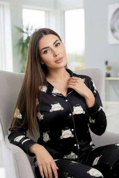 Siyah Pengiu Desenli Exclusive Önden Düğmeli Kadife Kadın Pijama Takımı - 3