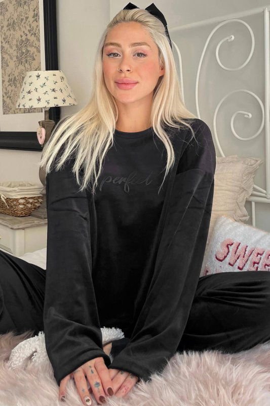 Siyah Perfect Desenli Exclusive Kadife Kadın Pijama Takımı  - Pijamaevi