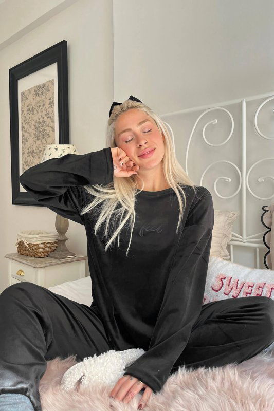 Siyah Perfect Desenli Exclusive Kadife Kadın Pijama Takımı  - Pijamaevi (1)