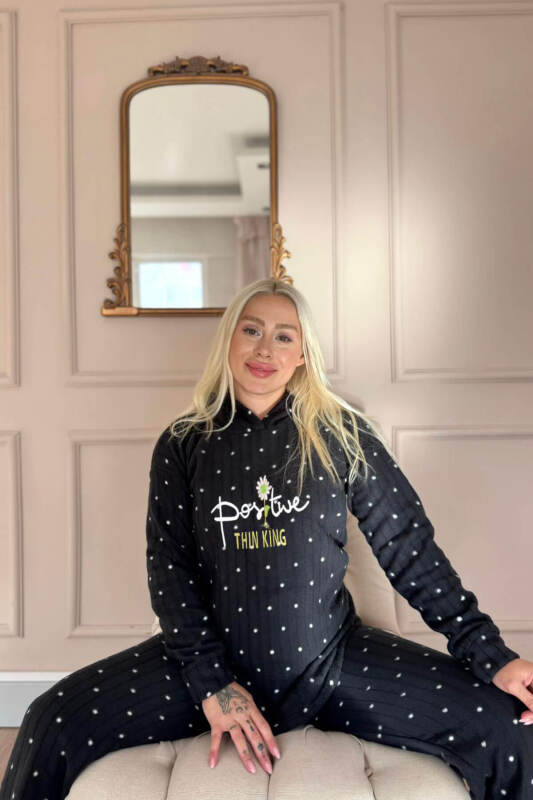 Siyah Positive Desenli Kapşonlu Peluş Polar Pijama Takımı - Pijamaevi (1)