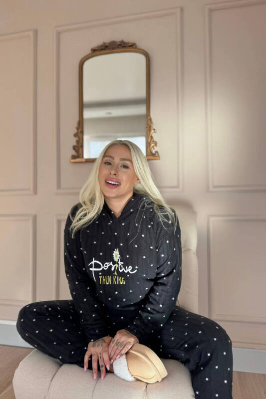 Siyah Positive Desenli Kapşonlu Peluş Polar Pijama Takımı - Pijamaevi (2)