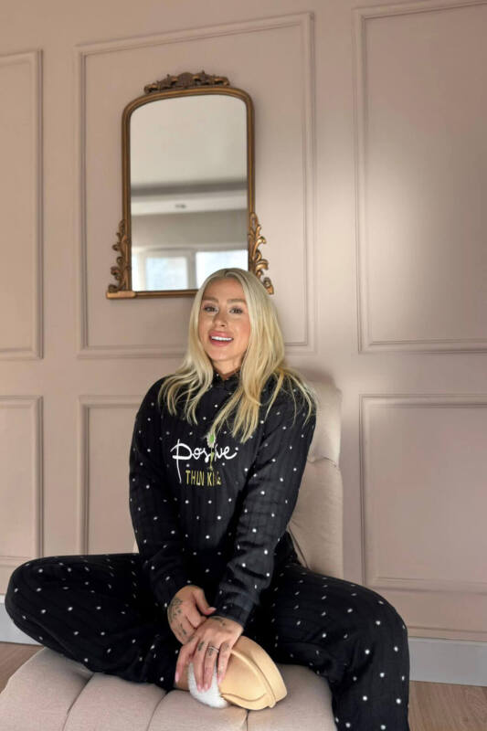 Siyah Positive Desenli Kapşonlu Peluş Polar Pijama Takımı - Pijamaevi (3)