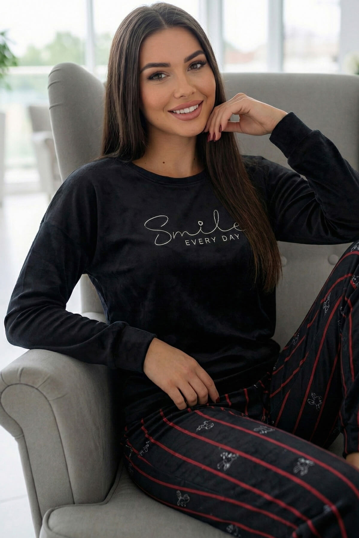 Siyah Smile Desenli Exclusive Kadife Kadın Pijama Takımı - Pijamaevi