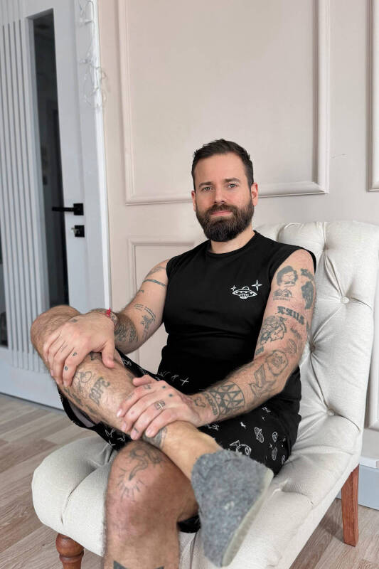 Siyah Space Baskılı Sıfır Kol Şortlu Erkek Pijama Takımı - Pijamaevi (2)