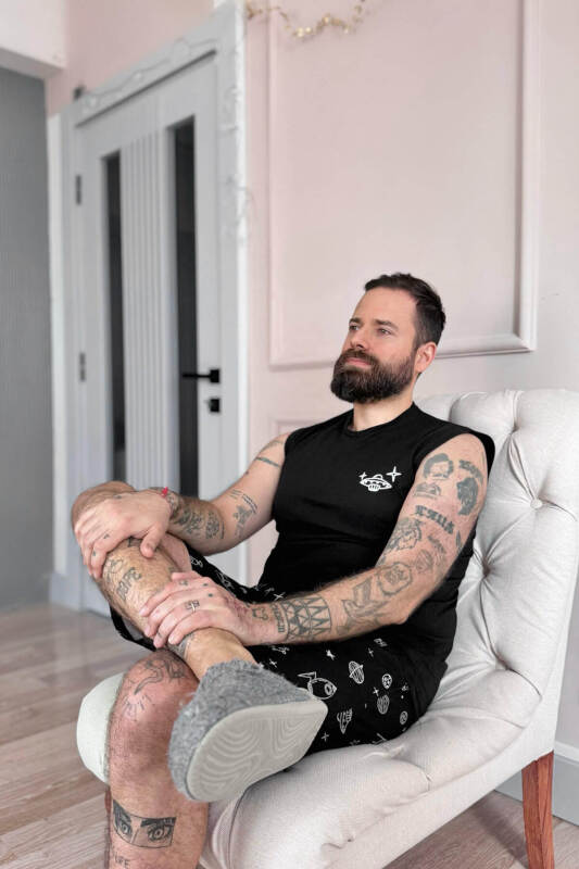 Siyah Space Baskılı Sıfır Kol Şortlu Erkek Pijama Takımı - Pijamaevi (3)