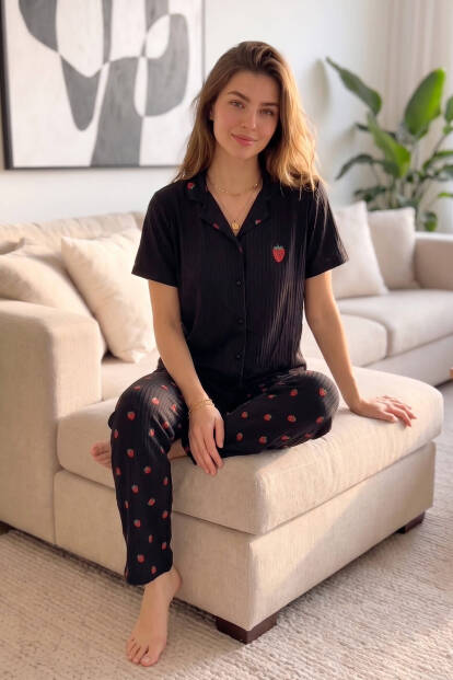 Siyah Strawberry Desenli Pegasus Önden Düğmeli Kısa Kol Pijama Takımı - 6