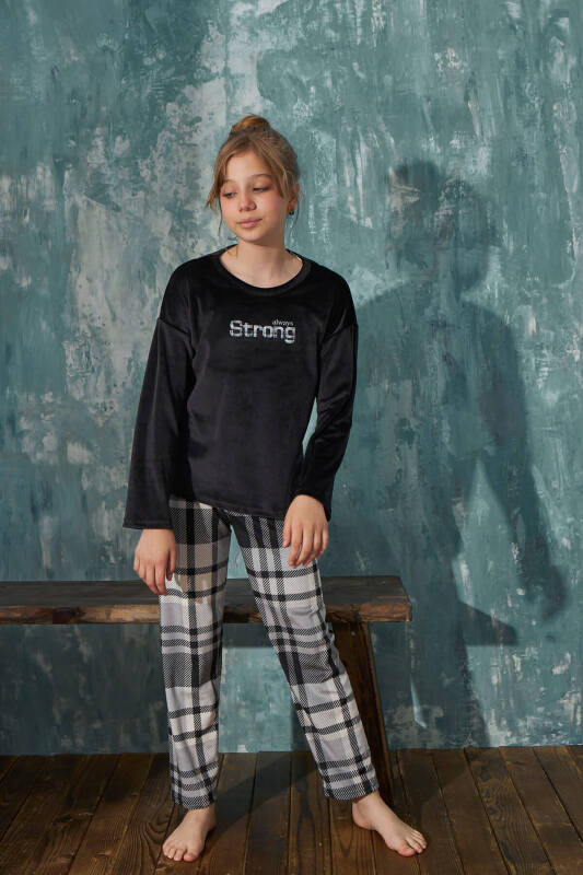 Siyah Strong Desenli Exclusive Kadife Kız Çocuk Pijama Takımı  - Pijamaevi (1)