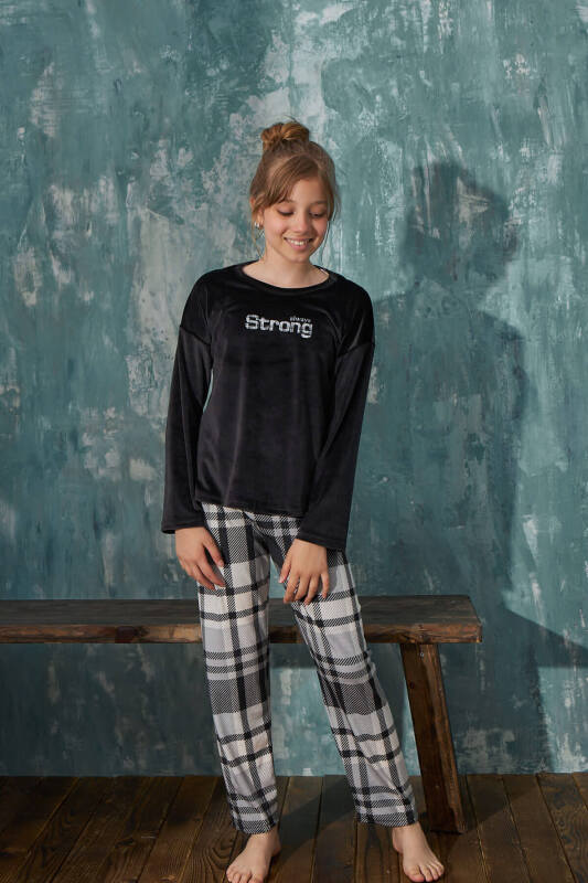 Siyah Strong Desenli Exclusive Kadife Kız Çocuk Pijama Takımı  - Pijamaevi (2)