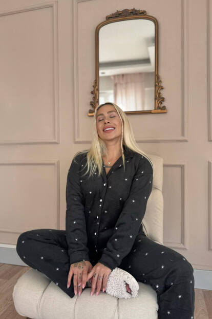 Siyah Yıldız Desenli Önden Düğmeli Peluş Polar Pijama Takımı - 2