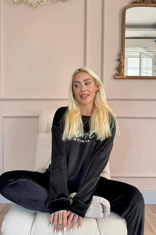 Siyah Yourself Desenli Exclusive Kadife Kadın Pijama Takımı  - Pijamaevi (2)