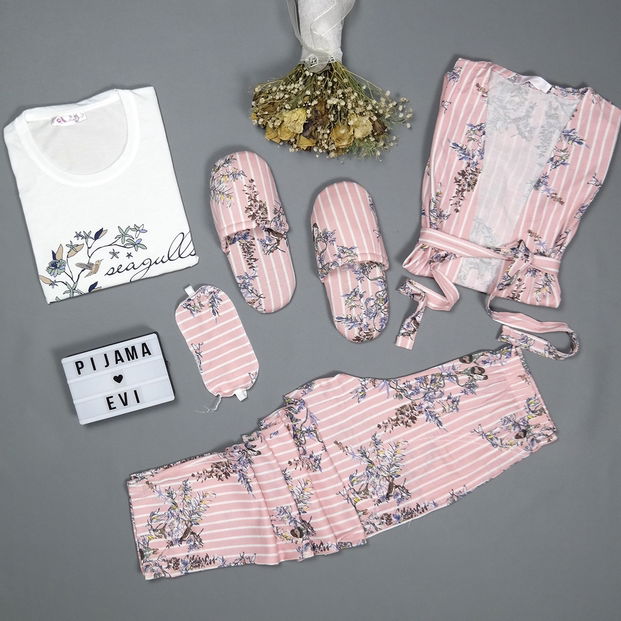 Somon Kuş Çiçek Desenli Sabahlıklı Pijama Takımı - 1