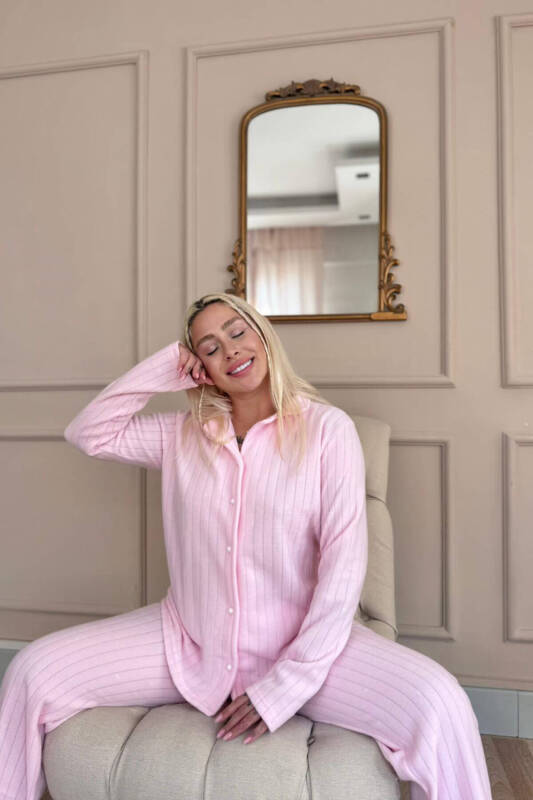 Toz Pembe Dotted Desenli Önden Düğmeli Peluş Polar Pijama Takımı - Pijamaevi (2)