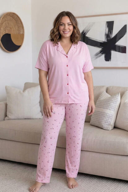 Toz Pembe Flower Desenli Büyük Beden Kısa Kollu Önden Düğmeli Bambu Kadın Pijama Takımı - 6
