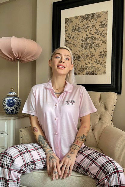 Toz Pembe Good Baskılı Örme Önden Düğmeli Kısa Kol Kadın Pijama - 2
