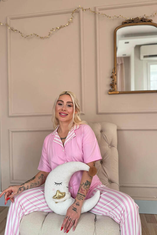 Toz Pembe Line Desenli Bambu Önden Düğmeli Kısa Kol Pijama Takımı - Pijamaevi (1)
