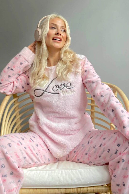 Toz Pembe Love Winter Desenli Kadın Peluş Pijama Takımı - Pijamaevi