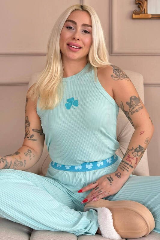Turkuaz Clover Charm Desenli Örme Sıfır Kol Kadın Pijama Takımı - Pijamaevi